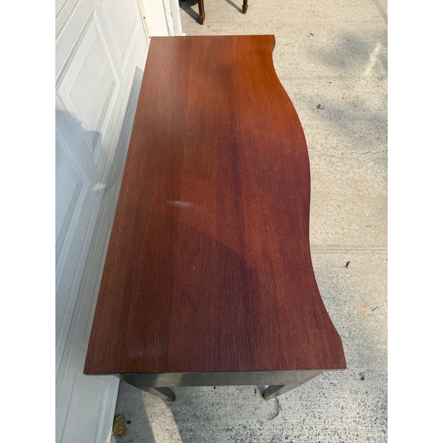 Early 20th Century Vintage Federal Hepplewhite Style Inlaid Mahogany Serpentine Sideboard For Sale - Image 5 of 12