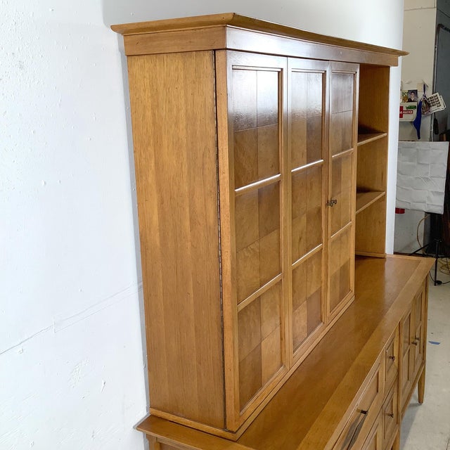 Mid-Century Modern Tomlinson “Sophisticate” Mid-Century Modern Two-Piece Hutch For Sale - Image 3 of 12