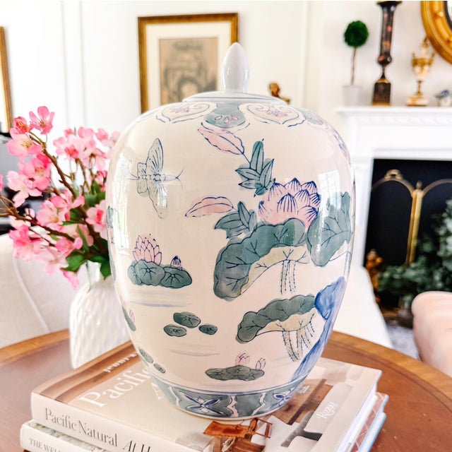 Vintage Chinese Hand-Painted Polychrome Porcelain Temple Jar With Pink Lotus & Butterflies For Sale In San Diego - Image 6 of 6