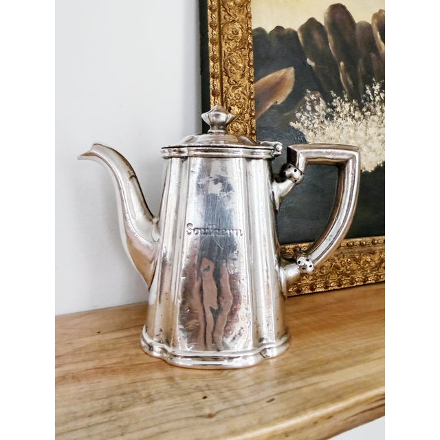 A lovely antique circa 1920s heavy silver plate 9 ounce tea or coffee pot from the Southern Railway! In excellent...