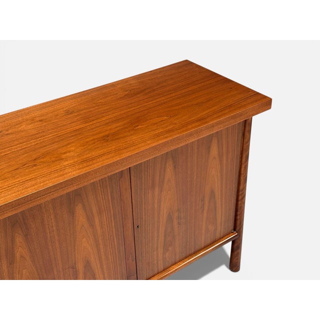 t.h. Robsjohn Gibbings, Sideboard, Walnut, Usa, 1960s For Sale - Image 9 of 14