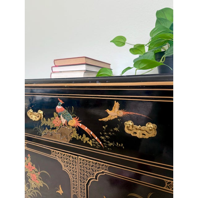 Late 20th Century Vintage Black Lacquer Chinoiserie Cabinet With Hand-Painted Birds & Raised Relief Details For Sale - Image 5 of 10