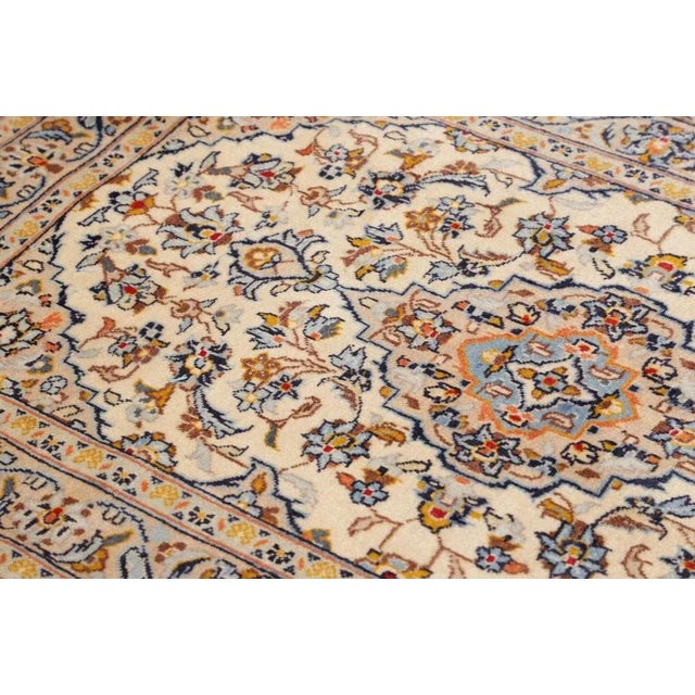 Textile Kashan Rug in Hand-Knotted Virgin Wool For Sale - Image 7 of 11