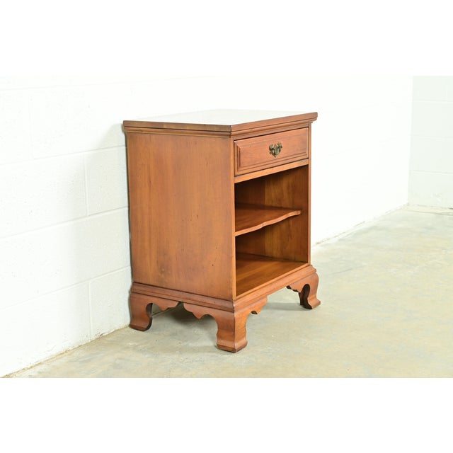 1960s Davis Cabinet Co. American Colonial Chippendale Carved Solid Cherry Wood Nightstand, Circa 1960s For Sale - Image 5 of 13