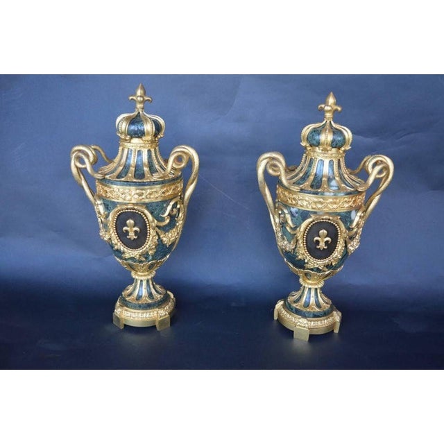 Pair of French Late 19th Century Bronze and Green Marble Urns For Sale In Los Angeles - Image 6 of 8