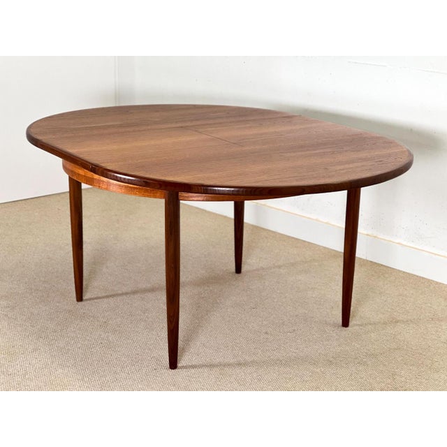 Round Extendable Dining Table from G-Plan, 1960 For Sale - Image 11 of 13