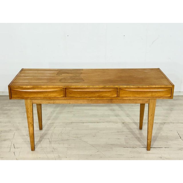 Beautifully designed vintage desk from the Hellerau workshops' 602 series. The desk is in good used condition. There is a...
