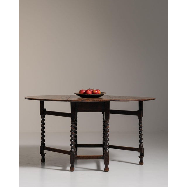 Wood 1900-1909 United Kingdom Weathered Honey Oak Oak Gateleg Drop-Leaf Table For Sale - Image 7 of 11
