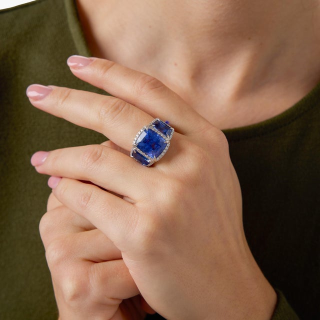 2010s Lugano Gia 14.10 Carat Ceylon No Heat Sapphire Diamond Enamel 18k Gold Ring, Size 6.25 For Sale - Image 5 of 8