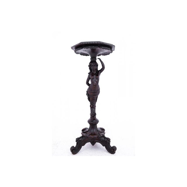 Carved Pedestal, France, 1880s, in Very Good conditions. Designed before 1890