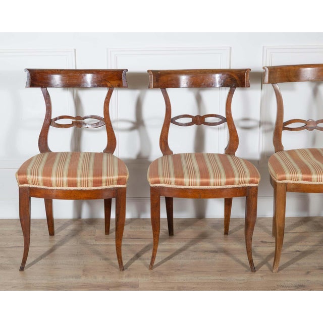 Set of Four Late 18th–Early 19th Century Tuscan Walnut Directoire Chairs For Sale In Atlanta - Image 6 of 12