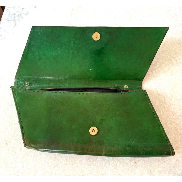 Mid 20th Century Vintage Leather, Kelly Green Mid-Century Clutch Purse by Vailerie For Sale - Image 5 of 7