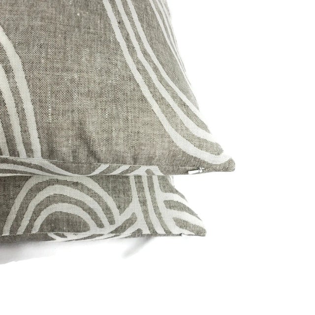 2020s Gray and White Swirl Stroke Woven Pillow Cover For Sale - Image 5 of 7