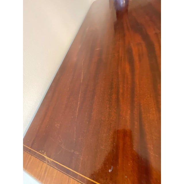 American Antique Mahogany Serpentine Chest of Drawers With Satinwood Inlay For Sale - Image 3 of 10