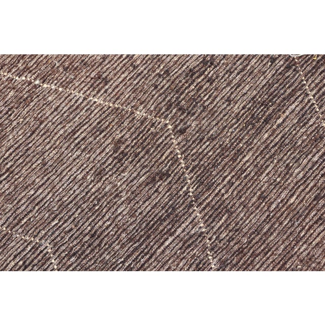Brown Modern Causal Contemporary Rug in Moroccan Zig-Zag Design in Cream For Sale - Image 11 of 11