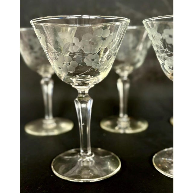Mid-Century Modern Vintage Libbey Glenmore Champagne Coupe Sherbet Glasses, Etched Floral - Set of 5 For Sale - Image 3 of 6