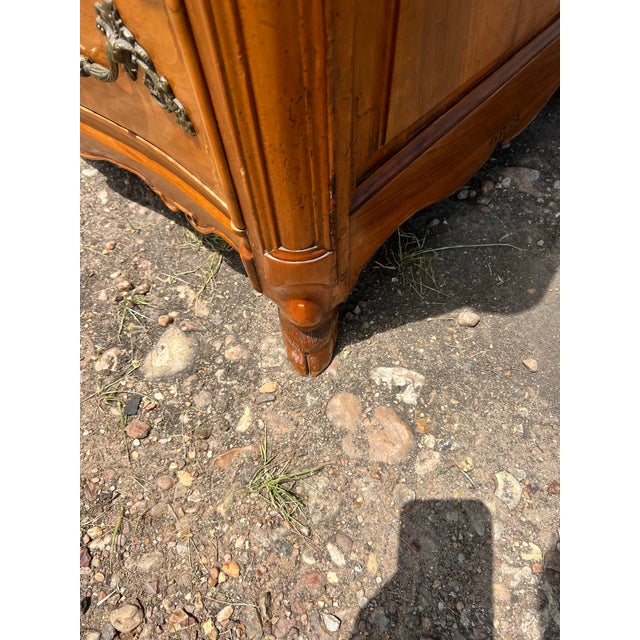 Late 18th Century French 18th Century Louis XV Provincial Walnut Chest of Drawers or Commode For Sale - Image 5 of 12