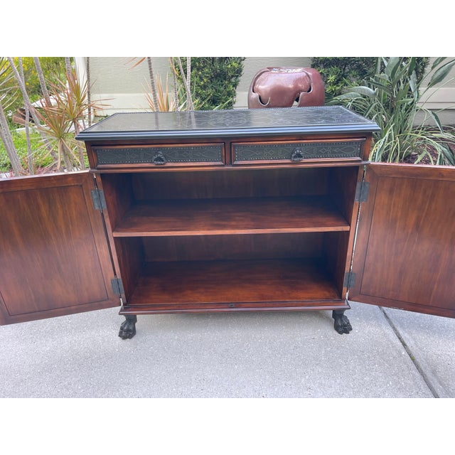 This is a Theodore Alexander clawfooted buffet in very good preowned condition Includes two functional keys that lock the...