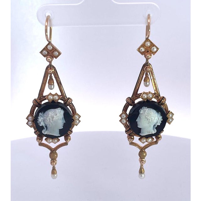1940s 14k Sardonyx Cameo Split Pearl Brooch and Matching Earrings- Set of 3 For Sale - Image 4 of 12