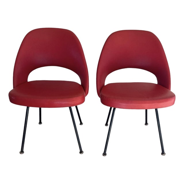 1950s Eero Saarinen for Knoll Executive Side Chairs in Red Vinyl - Pair For Sale