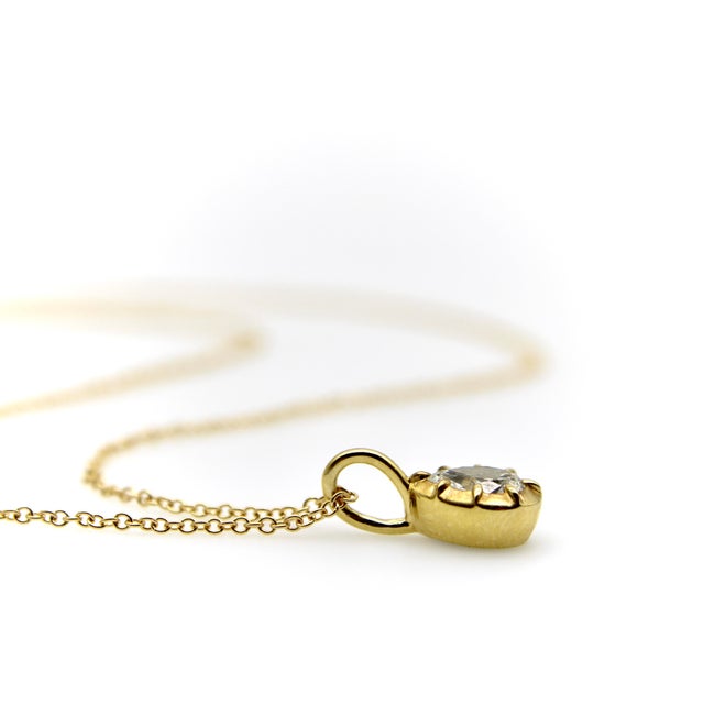 1990s 18k Gold Pear-Shaped Diamond in Collett Setting on a 16” Chain For Sale In Los Angeles - Image 6 of 12