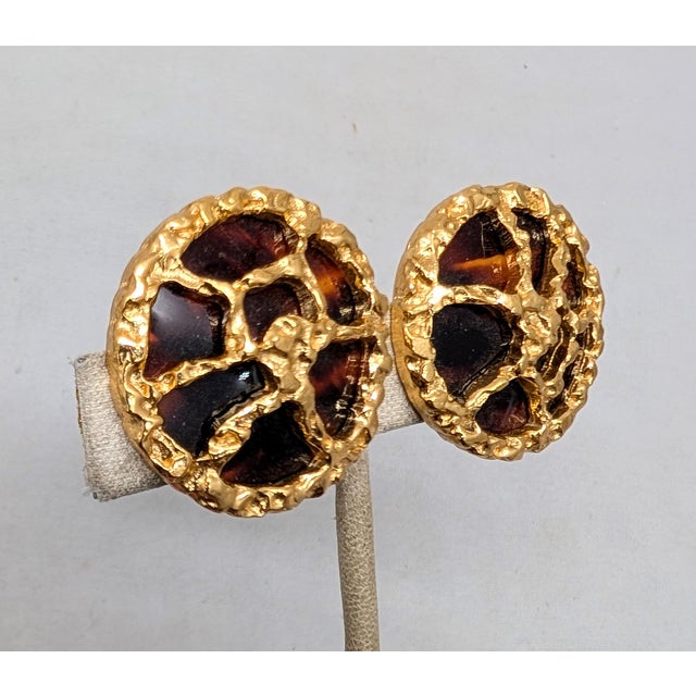 Trifari Vintage 1970s Signed Crown Trifari Round Goldtone Faux-Tortoise Clip Earrings-2 Pieces For Sale - Image 4 of 6