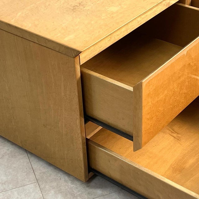 Low Sideboard in Maple Burl by Giovanni Offredi for Saporiti Italia, 1980s For Sale - Image 11 of 16