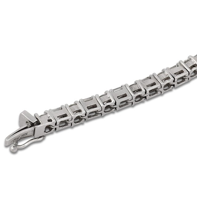 Vintage Round Brilliant and Baguette Cut Diamond 18k White Gold Tennis Bracelet For Sale - Image 4 of 6