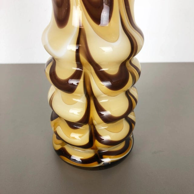 Brown Vintage Pop Art Opaline Florence Vase from Carlo Moretti, Italy, 1970s For Sale - Image 8 of 10