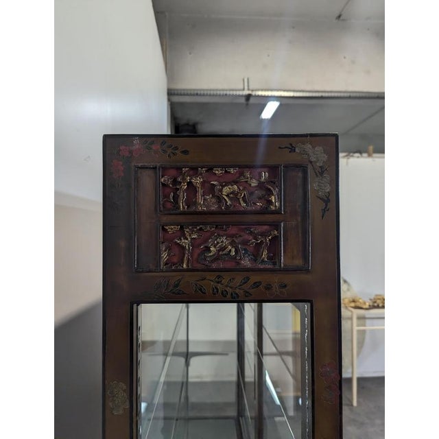 Chinese Richly Carved Display Cabinet, 1900s, in Very Good conditions.
