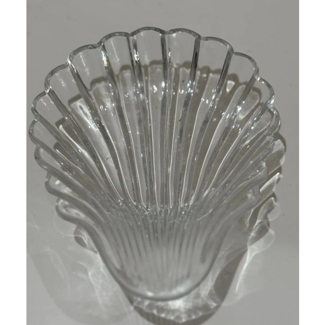 Baccarat Mid 20th Century Baccarat Crystal Shell Dish – Clear Ribbed Scallop Trinket Bowl – France For Sale - Image 4 of 7