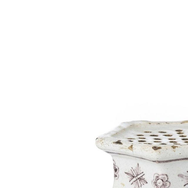Earthenware - Hexagonal inkwell in Viana earthenware - 18th century. Portuguese; molded body; made in Darque - Viana;...