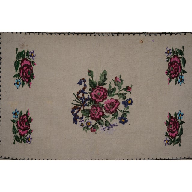 1960s Turkish Aubusson Floral Turkish Kilim Rug 3'1'' X 4'4'' For Sale - Image 5 of 10