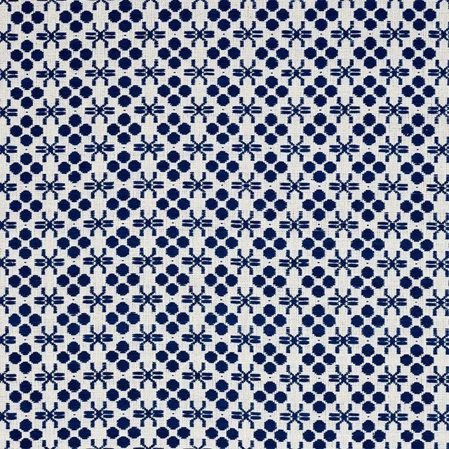 A wonderfully versatile midscale pattern, ethically handwoven in Guatemala with a centuries-old, treadle-loom technique....