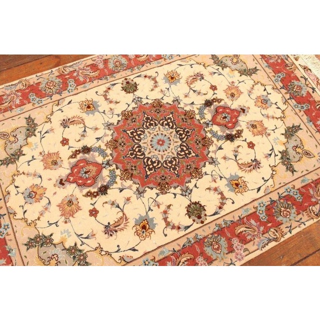 Middle Eastern Rug in Wool For Sale - Image 9 of 11