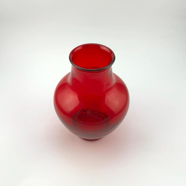 Mid-Century Modern Red Glass Vase in Wave Pattern from Whitefriars, 1950s For Sale - Image 3 of 10