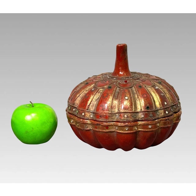 Chinoiserie Old Asian Gourd Form Red Lacquer Box With Gold & Glass Jewels, Hand Carved For Sale - Image 3 of 7