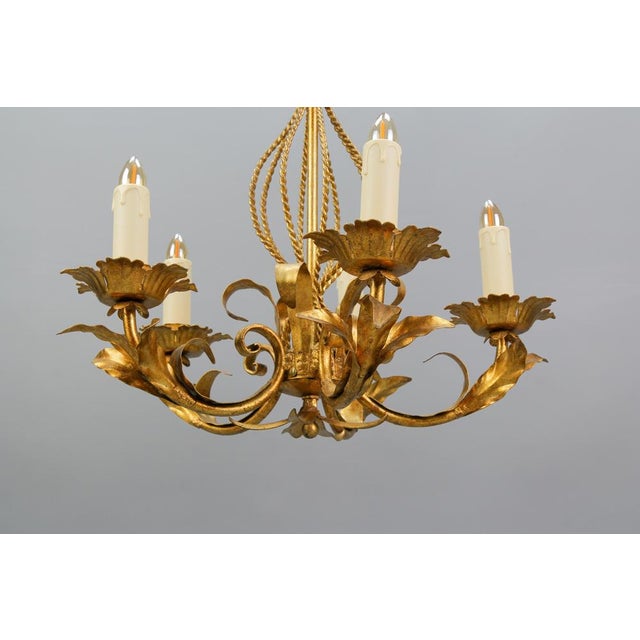 1970s Italian Hollywood Regency Style Five-Light Chandelier in Gilt Metal, 1970s For Sale - Image 5 of 18