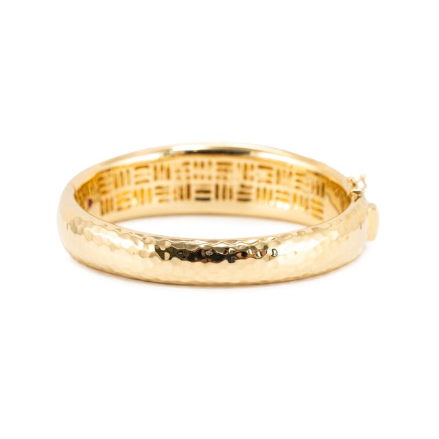 Ladies Roberto Coin 18k Yellow Gold Hammered Ruby Hinged Bangle Bracelet For Sale In Houston - Image 6 of 9