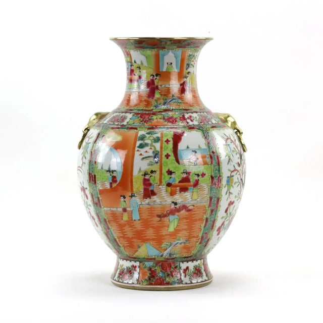 A Pair of Large Guangcai Porcelain Vases in the 19th Century For Sale - Image 4 of 12