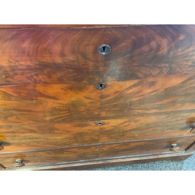 Early 20th Century American Empire Mahogany Chest of Drawers With Mirror and Marble Top For Sale - Image 11 of 18
