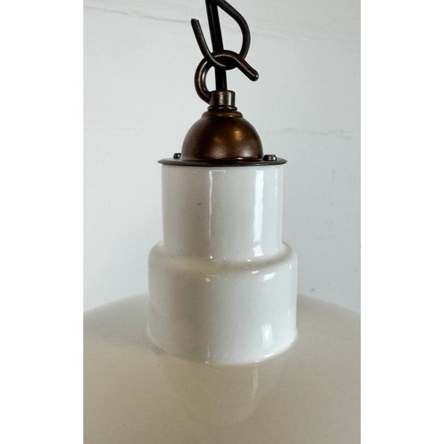 Mid-Century Modern Industrial White Enamel Factory Pendant Lamp from Quadrangle Mfg. Co., 1960s For Sale - Image 3 of 18