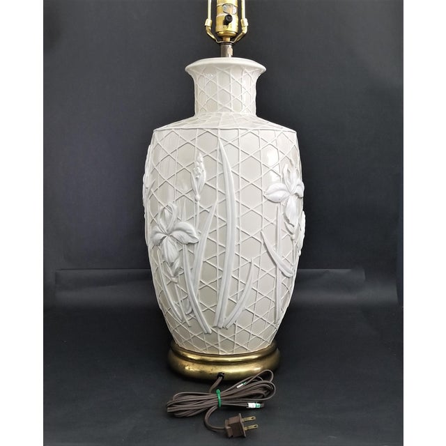 Hollywood Regency 1979 Large Chapman Iris Table Lamp For Sale - Image 3 of 11
