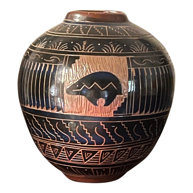 Navajo Etta Halona Sgraffito Pottery Seed Pot - Heartline Bear - 6" Signed For Sale