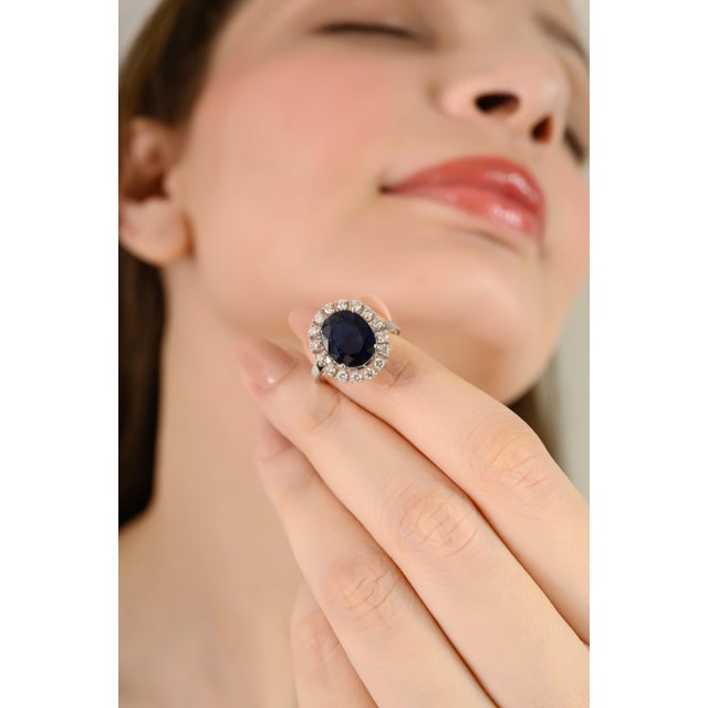 Royal Blue Sapphire Lady Diana Ring Wtih Diamonds in 18k White Gold Size 6 For Sale - Image 9 of 14