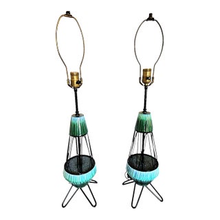 1950s Mid-Century Modern Atomic Wrought Iron Hairpin Tripod Green Teal Ceramic Table Lamps - Pair For Sale