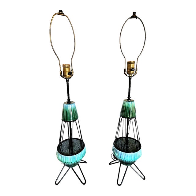1950s Mid-Century Modern Atomic Wrought Iron Hairpin Tripod Green Teal Ceramic Table Lamps - Pair For Sale