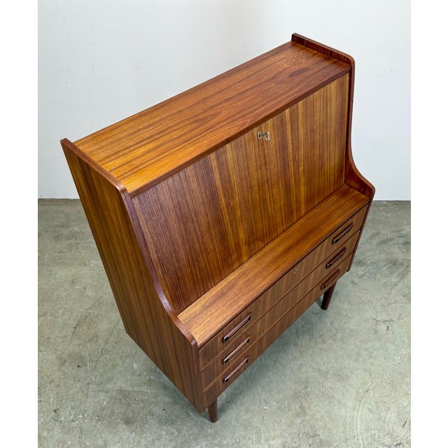 Mid-Century Danish Modern Drop Down Secretary Desk in Walnut by Maurice Villency, Denmark, C. 1960s For Sale - Image 11 of 12