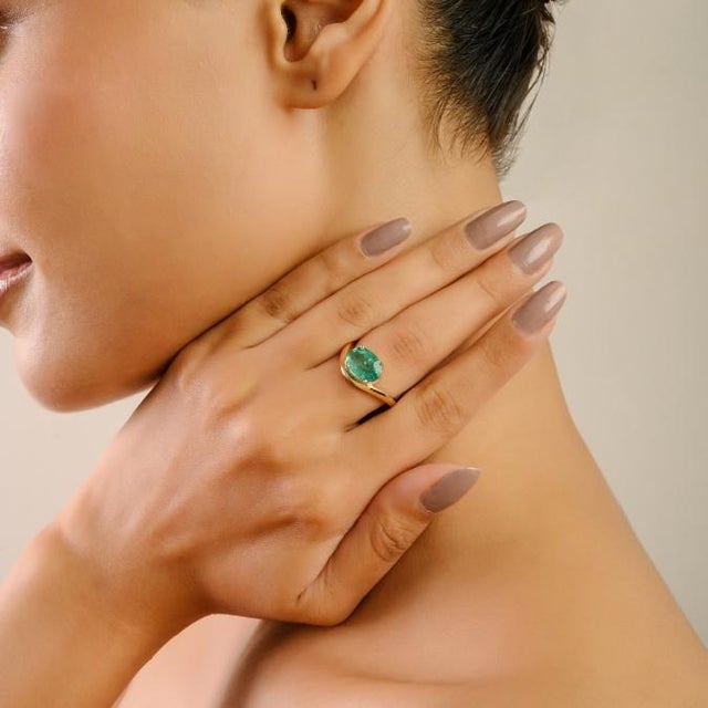 Designer 2.43 Carat Genuine Emerald Wave Chunky 14k Gold Ring Size 5 For Sale - Image 4 of 13