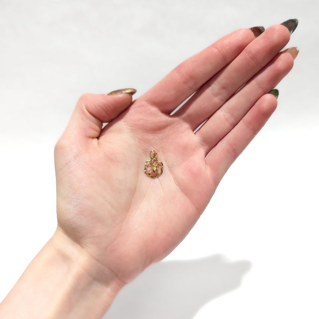 A fine vintage figural gold charm for a bracelet. In 18 karat gold. Comprising a fantasy 6-legged spider (or insect)...